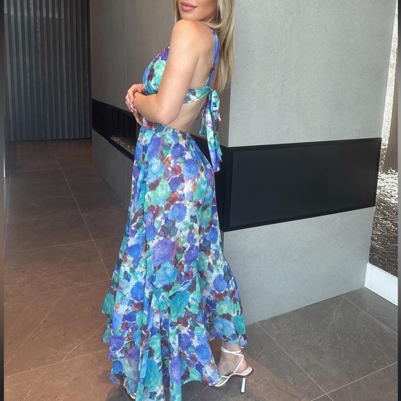 The most gorgeous flowy lightweight dress. Worn twice. Perfect condition - Picture 2 of 4